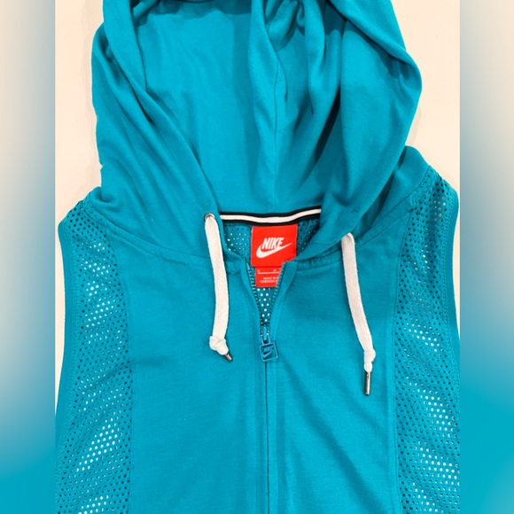 Nike Sleeveless Hoodie / Coverup - Picture 5 of 6
